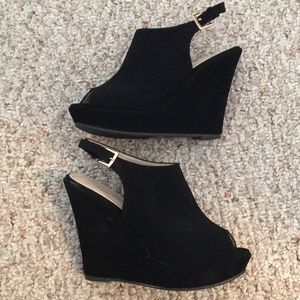 Peep toe black wedges
